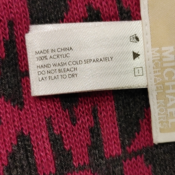 MICHAEL MICHAEL KORS MK LOGO SCRAF, RED/GRAY O/S - Picture 5 of 5